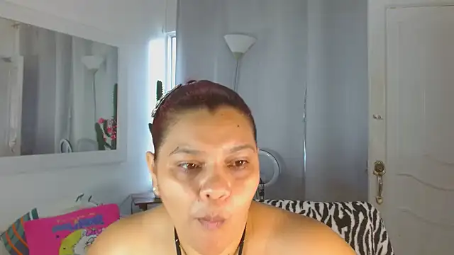 Snapshot of Selenna01 chatting on February 25, 2025, 1:43 pm Selenna01 online show from February 25, 2025, 1:43 pm