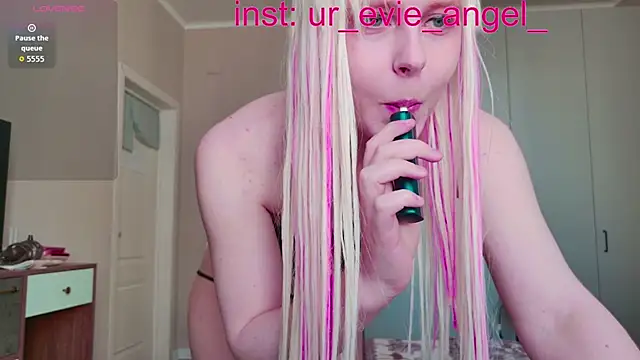 Evelyn rabbit online show from April 14, 2026, 9:36 am