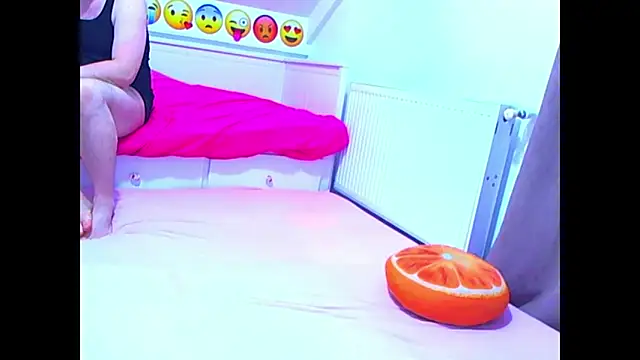 evehotty online show from March 22, 2026, 8:10 pm