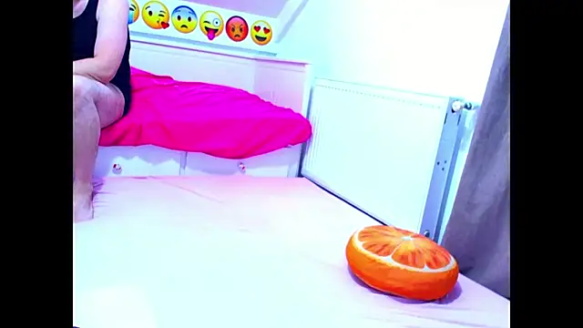 Snapshot of evehotty chatting on February 3, 2026, 8:03 pm evehotty online show from February 3, 2026, 8:03 pm