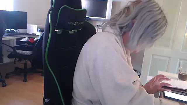 Snapshot of kathrin193 chatting on February 18, 2025, 2:38 pm kathrin193 online show from February 18, 2025, 2:38 pm