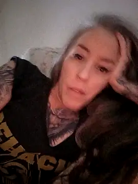 vamporasuccubus19777 online show from November 9, 2025, 11:42 pm