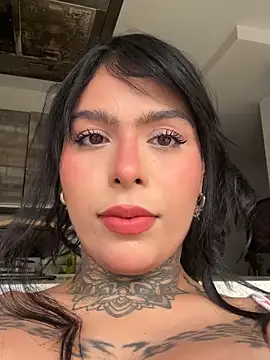 curvyliciousss online show from November 19, 2025, 1:22 pm