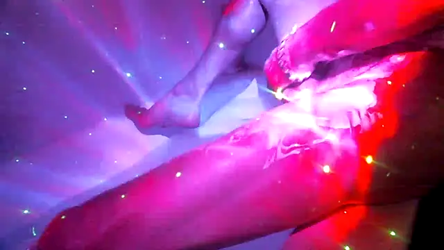 justinewe69 online show from February 6, 2026, 4:52 am