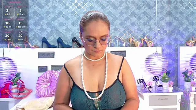 MarilynVega1 online show from September 29, 2025, 8:47 pm