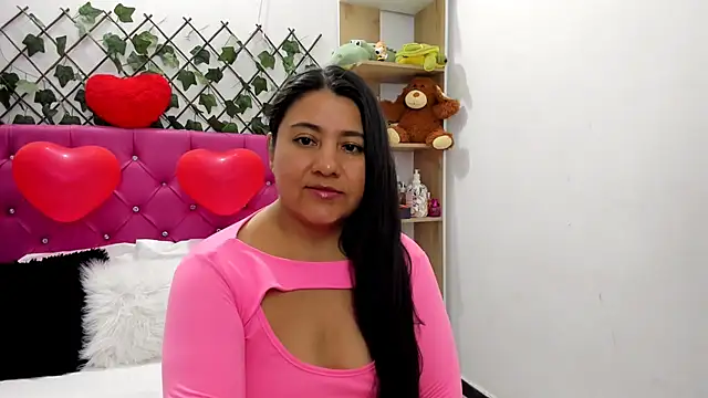 BellaBellosinia online show from September 19, 2025, 3:43 am