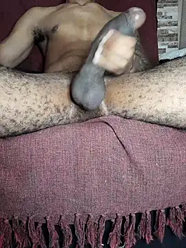 Latrel01 online show from December 1, 2025, 9:48 pm