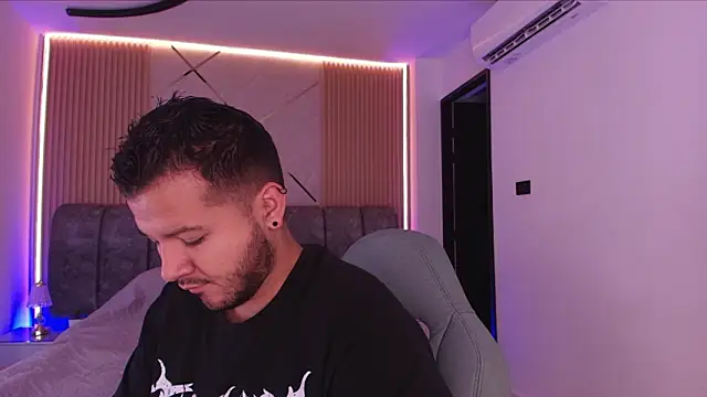 Snapshot of mister_miike chatting on February 15, 2026, 3:07 am mister miike online show from February 15, 2026, 3:07 am