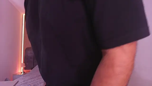 Snapshot of mister_miike chatting on February 27, 2026, 3:07 am mister miike online show from February 27, 2026, 3:07 am