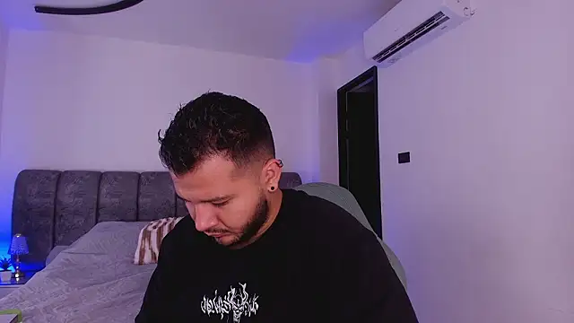 Snapshot of mister_miike chatting on February 8, 2026, 3:04 am mister miike online show from February 8, 2026, 3:04 am