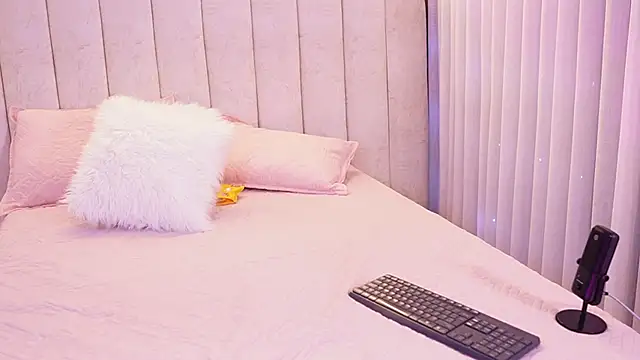 Snapshot of emyli_sw_ chatting on December 15, 2025, 3:12 am emyli sw online show from December 15, 2025, 3:12 am