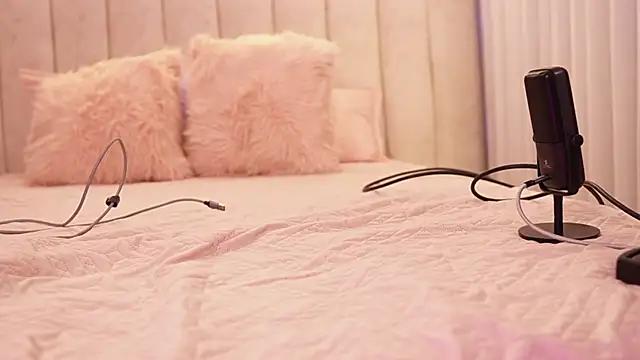 Snapshot of emyli_sw_ chatting on November 20, 2025, 3:07 am emyli sw online show from November 20, 2025, 3:07 am