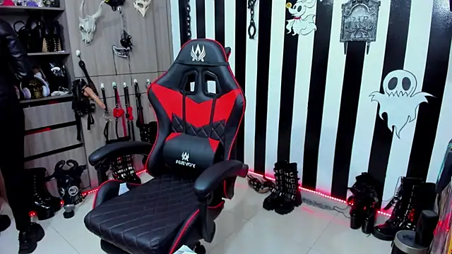 Snapshot of Mistress_Yelena chatting on December 2, 2024, 4:37 pm Mistress Yelena online show from December 2, 2024, 4:37 pm