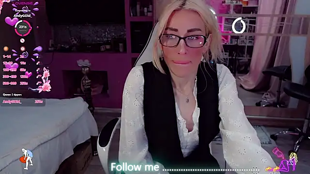 Snapshot of AnnieGOld_ chatting on July 25, 2026, 11:11 pm AnnieGOld online show from July 25, 2026, 11:11 pm