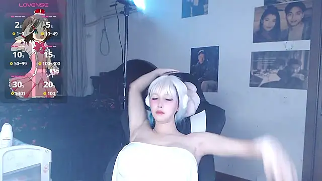 Snapshot of candy_cola chatting on October 1, 2025, 3:49 pm candy cola online show from October 1, 2025, 3:49 pm