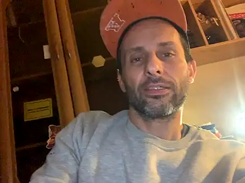 Snapshot of FireFox_Feel chatting on November 22, 2025, 5:28 am FireFox Feel online show from November 22, 2025, 5:28 am