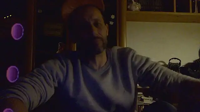 Snapshot of FireFox_Feel chatting on November 19, 2025, 5:35 pm FireFox Feel online show from November 19, 2025, 5:35 pm