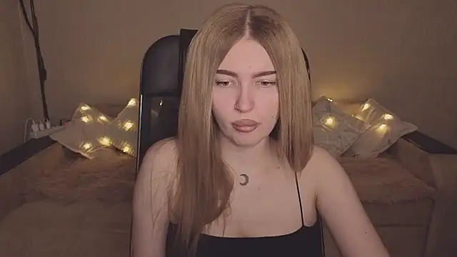 ViolettaLopez online show from December 3, 2025, 1:21 pm