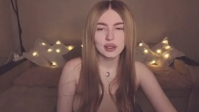 ViolettaLopez online show from January 9, 2026, 1:18 pm