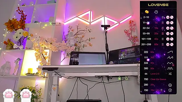 Elena-Marilyn online show from November 7, 2025, 8:24 pm