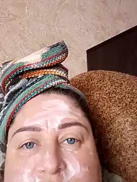 Amy August online show from December 5, 2025, 9:19 am