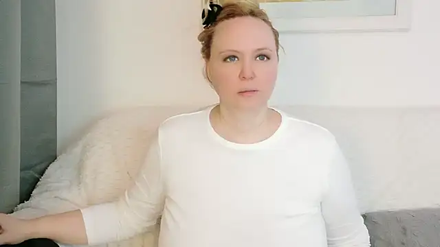 Snapshot of Sarah4you chatting on February 16, 2026, 9:13 pm Sarah4you online show from February 16, 2026, 9:13 pm