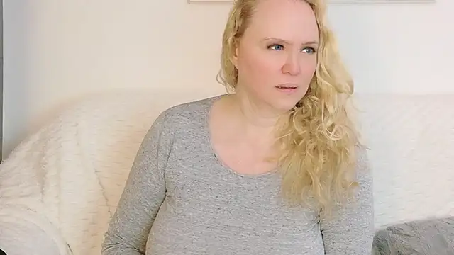 Snapshot of Sarah4you chatting on February 3, 2026, 5:51 pm Sarah4you online show from February 3, 2026, 5:51 pm