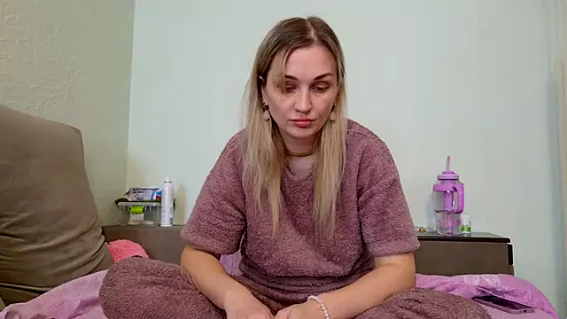 ModelEva online show from February 15, 2026, 11:09 am