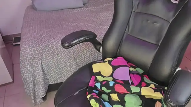 jhoanatrans22 online show from November 21, 2025, 9:36 pm