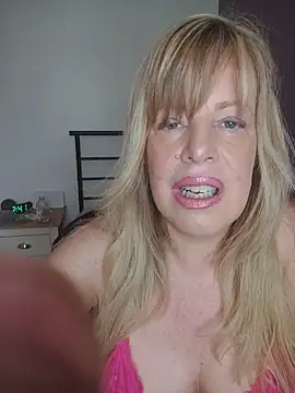 Snapshot of msjuicylucy1982 chatting on May 23, 2026, 1:43 pm msjuicylucy1982 online show from May 23, 2026, 1:43 pm