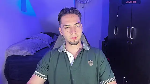 Snapshot of Alex_smith00 chatting on October 11, 2025, 2:23 am Alex smith00 online show from October 11, 2025, 2:23 am