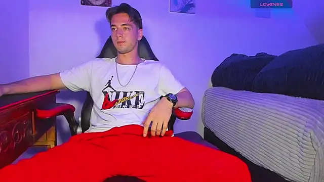 Snapshot of Alex_smith00 chatting on February 27, 2025, 1:30 am Alex smith00 online show from February 27, 2025, 1:30 am