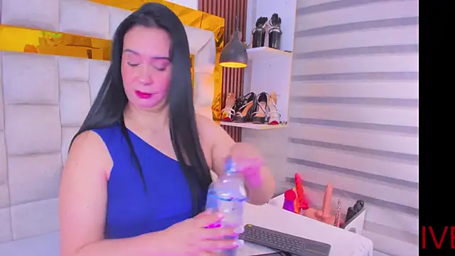 bigass monic online show from September 18, 2025, 3:31 am