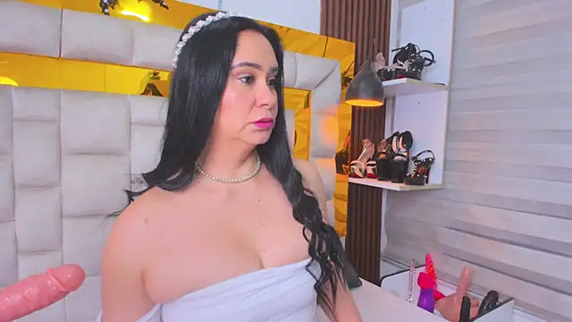 bigass monic online show from November 6, 2025, 2:15 am