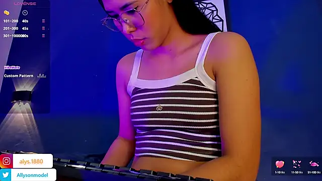Snapshot of alysson_18 chatting on March 18, 2025, 1:12 pm alysson 18 online show from March 18, 2025, 1:12 pm