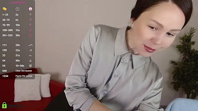 VickyGolden online show from April 3, 2026, 5:03 am