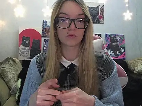 SecretSophia online show from October 4, 2025, 7:37 pm