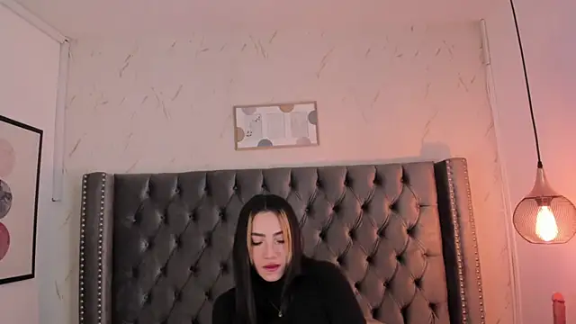 Snapshot of Kim_Blane chatting on December 3, 2025, 3:40 am Kim Blane online show from December 3, 2025, 3:40 am