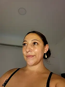 VickyHoult online show from March 21, 2025, 10:50 pm