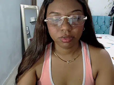 Snapshot of karolwillians chatting on June 19, 2026, 12:55 pm karolwillians online show from June 19, 2026, 12:55 pm