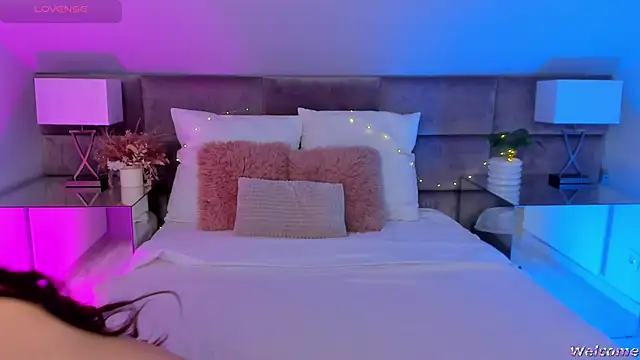 MiaMuse online show from November 15, 2025, 8:13 pm