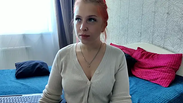 Snapshot of GenrikhBecca chatting on April 28, 2026, 7:13 am GenrikhBecca online show from April 28, 2026, 7:13 am