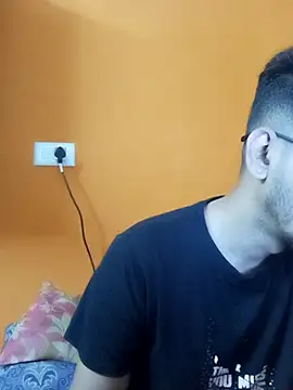 arhan3043 online show from September 19, 2025, 1:37 pm