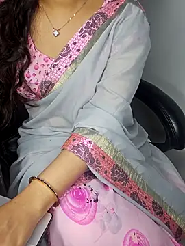 Snapshot of aliyaah_singh chatting on February 23, 2026, 5:46 pm aliyaah singh online show from February 23, 2026, 5:46 pm