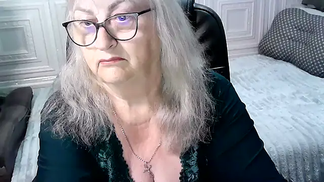 LolkaAlyss online show from June 4, 2026, 4:06 am