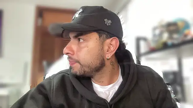 dereck fiore online show from April 17, 2026, 9:28 pm