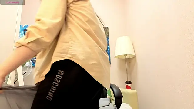 BattyMoll online show from November 15, 2025, 3:27 pm