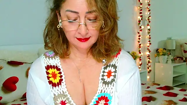 Snapshot of Tyana40 chatting on June 15, 2026, 1:17 am Tyana40 online show from June 15, 2026, 1:17 am