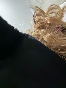 NicolePlay online show from April 4, 2026, 4:19 am