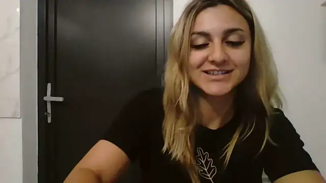 Snapshot of NicolePlay chatting on June 4, 2026, 2:38 am NicolePlay online show from June 4, 2026, 2:38 am